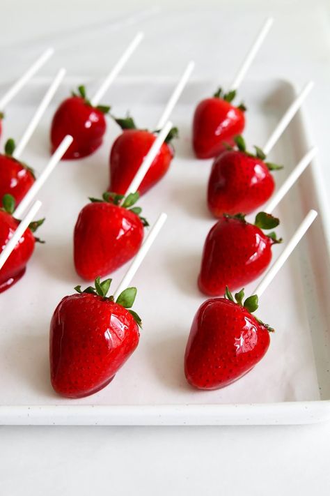 Easy Sugared (Tanghulu-style) Strawberries | Constellation Inspiration S’mores Strawberries, Strawberry Tanghulu Recipe, Candy Strawberries Recipe, Red Party Foods, Red Foods For Party, Red Party Food, Candies Strawberries, Red Food Ideas, Red Food Ideas Party