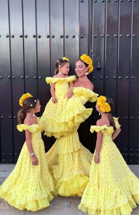 Spanish Dress Flamenco, Flamenco Dresses, Flamenco Costume, Traditional Mexican Dress, Spanish Dress, Spanish Dancer, Flamenco Dress, Flamenco Dancing, Mexican Dress