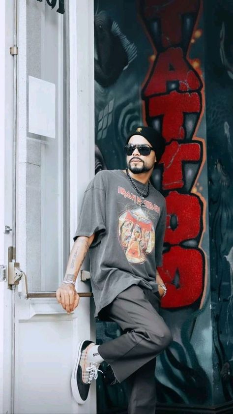 Bohemia the Punjabi rapper in Stylish Casual Look Bohemia Rapper, Bohemia Photos, Dynamic Painting, Phone Humor, Mens Kurta Designs, Anime Dancing, Hiphop Music, Mens Kurta, X Picture