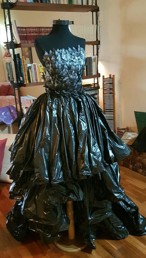 News Paper Dress, Will Smith Jada Pinkett, Recycled Dress Ideas, Dresses Made From Recycled Materials, Trash Bag Dress, Recycled Gown, Jada Smith, Anything But Clothes, Recycled Costumes