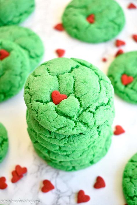 Grinch Crinkle Cookies, Christmas Cookies Grinch, Cakey Cookies, Grinch Cake, Grinch Cookies, Cookies Royal Icing, Mint Chocolate Chip Cookies, Ginger Molasses Cookies, Chocolate Sugar Cookies