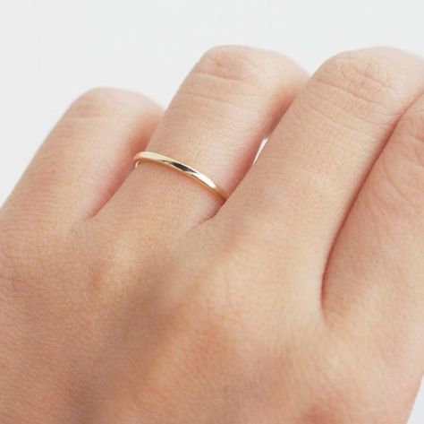 Emerald Cut Wedding Band, Wedding Band Simple, Pretty Wedding Rings, Simple Wedding Band, How To Dress For A Wedding, Dainty Wedding Band, Dainty Wedding, Simple Wedding Bands, Drink Bar