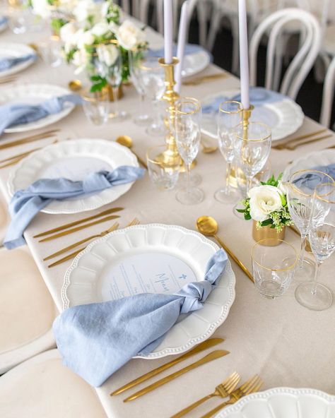 White Plate Gold Rim Place Settings, Gold Charger Blue Napkin, Wedding Plate Setting Dusty Blue, Blue Place Setting Wedding, Blue Charger Plates Place Settings, French Blue Table Setting, White Charger Plates Wedding, Blue White Table Decor, Something Blue Bridal Shower Table Decor