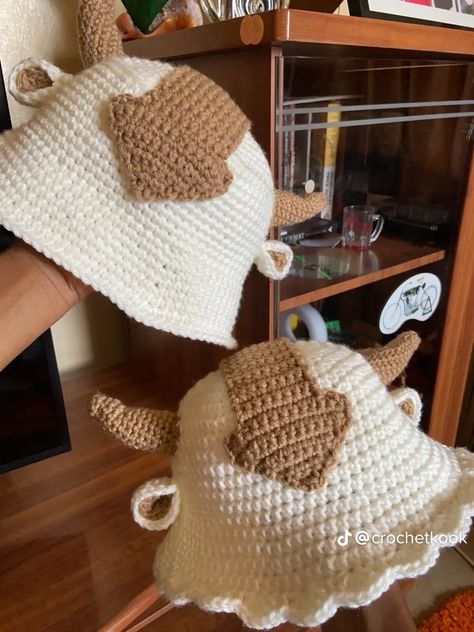 Appa Beanie Crochet, Appa Hat Crochet Pattern, Free Crochet Anime Patterns, Cow Crochet Bucket Hat, Appa Bucket Hat Crochet, Appa Crochet Hat, Crochet Appa Hat, Crochet Atla, Anime Crochet Ideas