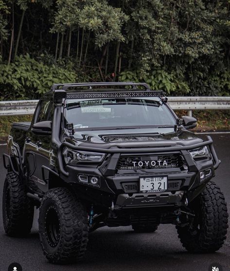 Hilux 4x4 Modified, Toyota Hilux 4x4 Modified, Toyota Hilux Modified, Mafia Background, Black Toyota Tacoma, Hilux Modified, Hilux Overland, Black Bmw Wallpapers, Bmw Rr1000