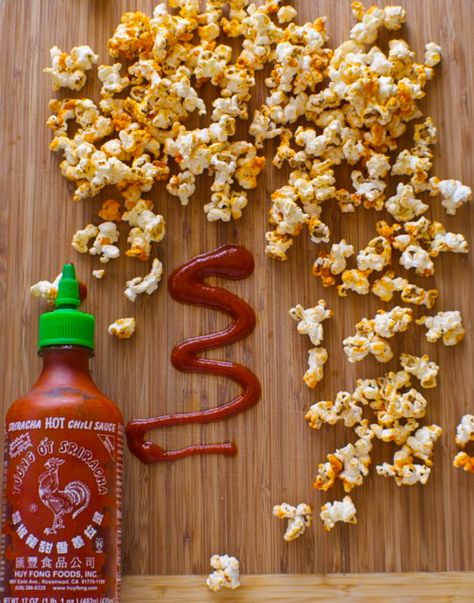 For those who love Sriracha, I'm pretty sure you can imagine how awesome this popcorn is. For those who haven't, imagine buffalo flavor but better! Sriracha Recipe, Sriracha Popcorn, Sriracha Recipes, Popcorn Snacks, Popcorn Recipe, Popcorn Party, Butter Popcorn, Flavored Popcorn, Spicy Snacks