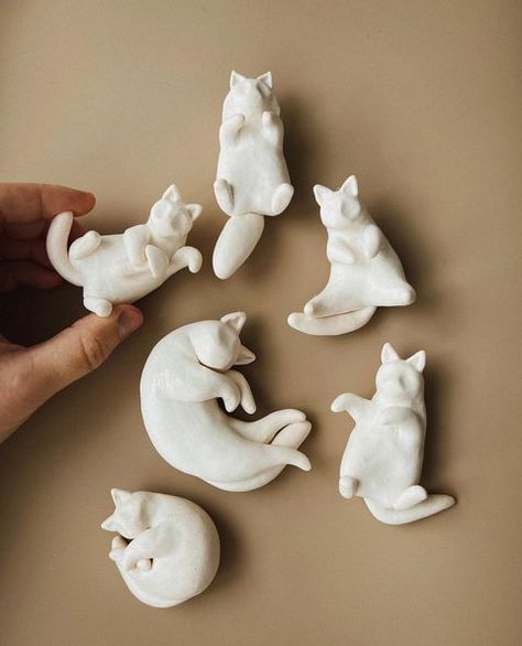 Clay animals and nature art (@faunaclay) • Instagram photos and videos Polymer Clay Cat, Fairytale Forest, Animals And Nature, Mini Cat, Sculpture Art Clay, Clay Diy Projects, Clay Crafts Air Dry, Keramik Design, Polymer Clay Animals