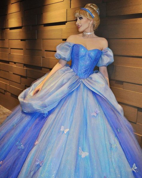 Chelsey Gentry (@chelsey_gentry) posted on Instagram: “When we decided to make a Cinderella dress I knew I wanted to make one that was a mix of both the animated and live action dresses!🦋…” • Sep 7, 2021 at 5:18pm UTC Pumpkin Cinderella, Cinderella Inspired Dress, Cinderella Cosplay, Disney Princess Cosplay, Cosplay Disney, Cinderella Blue, Cinderella Dress, Latex Lady, Cinderella Disney