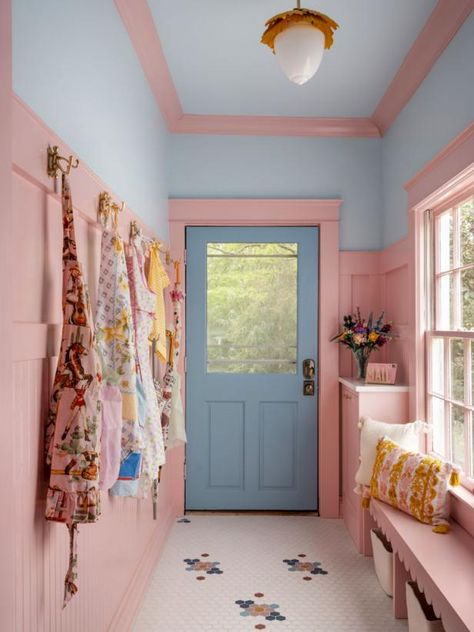 Charming Pastel Entry Tiffany Style Lighting, Built In Cabinet, Interior Design Software, Design Remodel, Sky Design, Pink Kitchen, Pink Interior, Pink Walls, Blue Walls