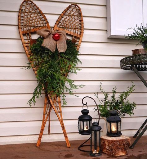 vintage snowshoes wreath Winter Porch Decorations, Winter Outdoor Decor, Winter Porch Decor, Winter Porch, Snowshoes, Christmas Porch Decor, Fabulous Christmas, Front Porch Decorating, Christmas Porch