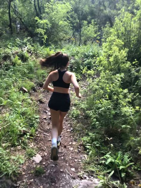 Running Asethic Pictures, Home Work Out Aesthetic, Female Runner Aesthetic, Long Distance Running Aesthetic, Women Running Aesthetic, Going For A Run Aesthetic, Laufen Aesthetic, Running Asethic, Girl Running Aesthetic