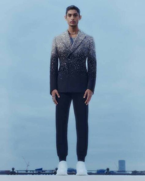 Alexander McQueen Pre-Autumn/Winter 2022 Collection Glitter Suit Men, Seal Embroidery, Glitz And Glam Outfit, Glitter Suit, Suit For Men Wedding, Wedding Fits, Glitter Outfit, Blazer Outfits Men, Sparkle Outfit