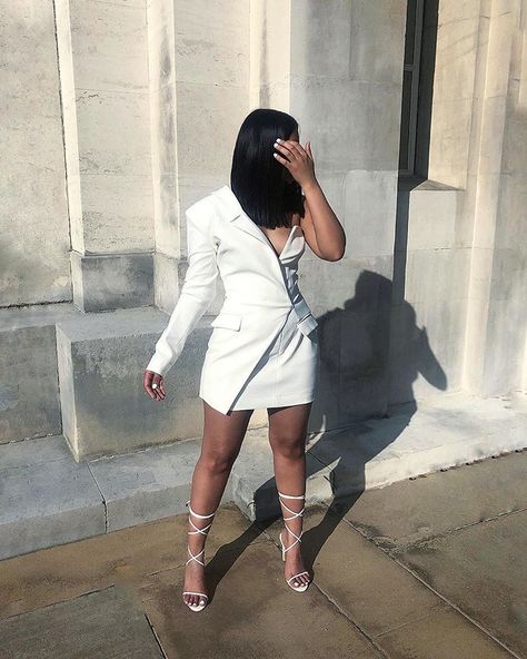 S O P H I N A B U L L. 🕊 on Instagram: “5ft2 but my attitude 6ft 1 🤷🏽‍♀️ ( @houseofcb x @simmishoes )” Ear To Ear Closure, Easter Fits, Coming Soon Fashion, Rihanna Beauty, Straight Natural Hair, Glow Up Guide, Graduation Outfit College, Graduation Outfit Ideas, Graduation Shoot