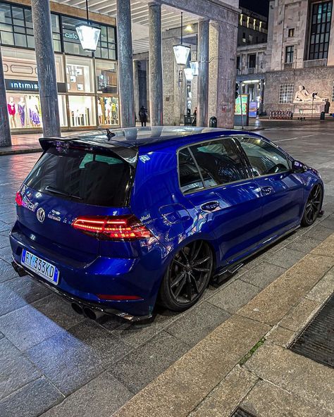 LAPIZ BLUE 🔥 🚗: @miky_7r Car illustrations: @vinny_artworks #golf7r #golf7 #golfr #vwgolf #golfmk7 #mk7 #vwcity Golf 7r, Golf 7 R, Boyfriend Kissing, Gti Mk7, Polo Gti, Vw Gti, Volkswagen Golf Gti, Golf Car, Golf R