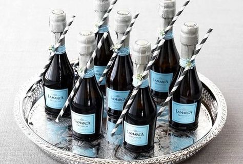 Wedding Party Favors Diy, Alcohol Wedding Favors, Champagne Favors, Mini Champagne Bottles, Mini Wine Bottles, Champagne Party, Wedding Bottles, Mini Champagne, Bridal Shower Food