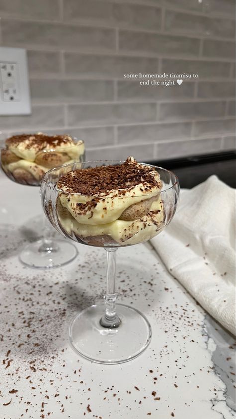 Tiramisu Presentation Ideas, Tiramisu Instagram Story, Tiramisu Aesthetic Photography, Sweet Instagram Story, Homemade Cake Aesthetic, Dessert Instagram Story, Cooking Story Instagram, Home Baking Aesthetic, Food Story Instagram