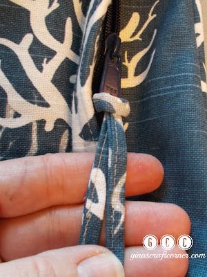 Zip Pulls Diy, Fabric Zipper Pulls, How To Make Zipper Pulls, Zipper Pulls Ideas, Diy Zipper Pulls, Sewing Totes, How To Make Leather, Canvas Bag Design, Purse Sewing Patterns