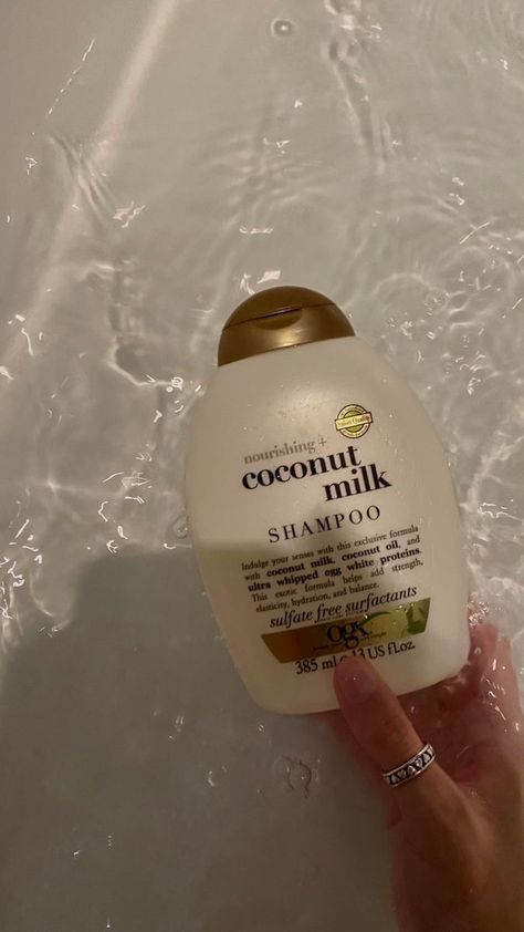 Shampoo Aesthetic, Caramel Aesthetic, Ogx Coconut Milk, Ogx Coconut, Coconut Milk For Hair, Ogx Shampoo, Profumo Victoria Secret, Clear Shampoo, Coconut Milk Shampoo