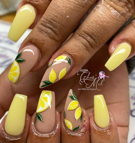 Nails Limon, Lemon Gel Nails, Lemon Nails Designs Summer, Lime Fruit Nails, Fruit Nail Art Acrylic, Lemon Acrylic Nails, Nails With Fruit Design, Strawberry Acrylic Nails, Fruit Nails Design