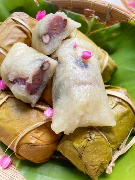 Burmese Desserts, Khmer Dessert, Banana Leaf Rice, Food Plating Ideas, Fruit Sweets, Burmese Food, Beauty Land, Asian Candy, Thai Desserts