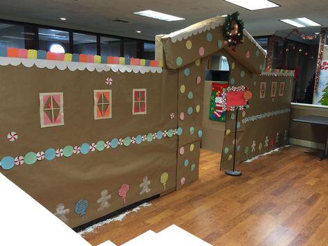 Office Christmas Decorations Cubicles, Teacher Desk Decorations, Holiday Office Decor, Gingerbread Door, Christmas Desk Decorations, Christmas Cubicle, Cubicle Decorations, Christmas Cubicle Decorations, Santa Workshop