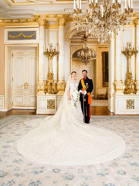 The most beautiful royal weddings of all time including Prince Harry and Meghan Markle's - Photo 17 Royal Wedding Themes, Minimalist Wedding Gown, Helen Rose, Royal Wedding Gowns, Royal Wedding Dress, Princess Stephanie, Royal Brides, Royal Dresses, Princess Charlene