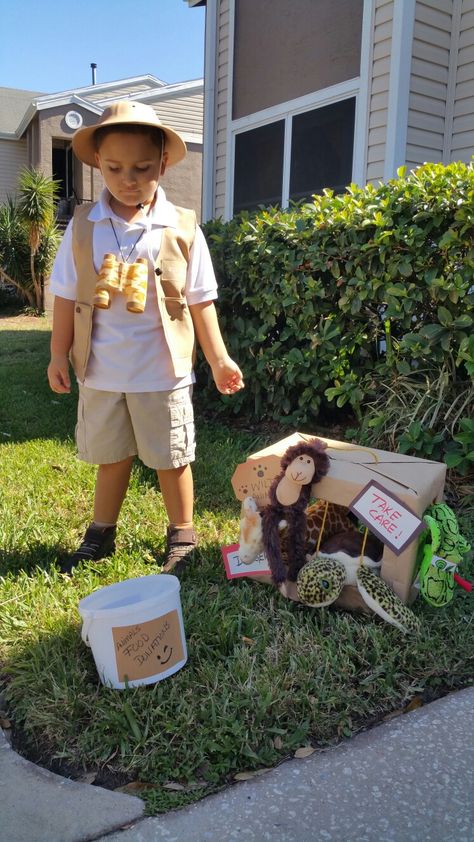 Halloween DIY Costume Zoo Keeper, Safari Zoo Worker Outfit, Diy Zoo Keeper Costume, Safari Dress Up Day At School, Diy Zookeeper Costume, Zoologist Costume, Zoo Keeper Outfit, Zookeeper Halloween, Zookeeper Halloween Costume, Zookeeper Outfit