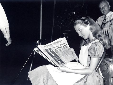 Kathryn Beaumont, Disney Inspiration, Alice In Wonderland 1951, Cartoon Video Games, Disney Live, Disney Cartoon Characters, Alice Madness, Walt Disney Animation, V Video