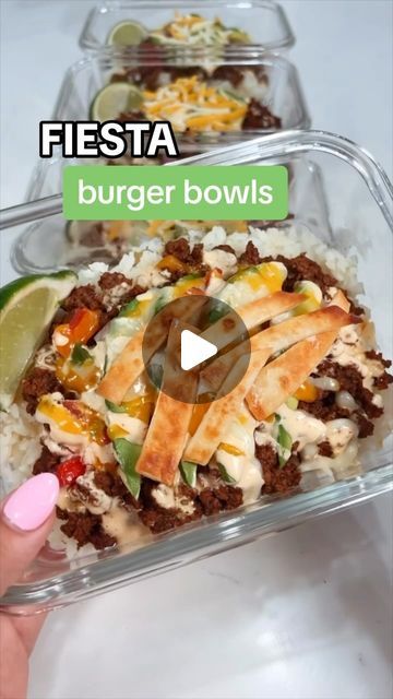 MaKayla Kim Thomas on Instagram: "Cause the drive thrus not getting to us this week, besties 👏🏼😤 these reheat so perfectly and so easy to change up to fit your needs 🔥   I like to go ahead and put the avocado on mine (it does turn dull in color through the week but it’s still fine to eat, just a color change due to being exposed to air) but you can add on after heating if you prefer!   Fiesta burger bowls are from my Holy Grail cookbook ✅   If you’re tired of guessing, ordering out, or eating the same bland meals on repeat—check out my digital cookbooks + fitness plans 💖 makaylathomas . com   #mealprep #highprotein #healthymeals #burgerbowls #mealideas #healthylunches #quickmeals" Fiesta Burger Bowl, Healthy Dinner Diet, Healthier Dinners, Bland Meals, Makayla Thomas, Burger Bowls, Meat Entrees, Macro Recipes, Clean Meal Prep