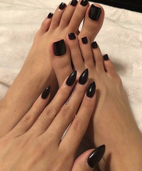 Black Toes And Nails, Black Toe Nails, Feet Nail Design, Summer Toe Nails, Cute Toe Nails, Goth Nails, Feet Nails, Toe Nail Designs, Black Nails