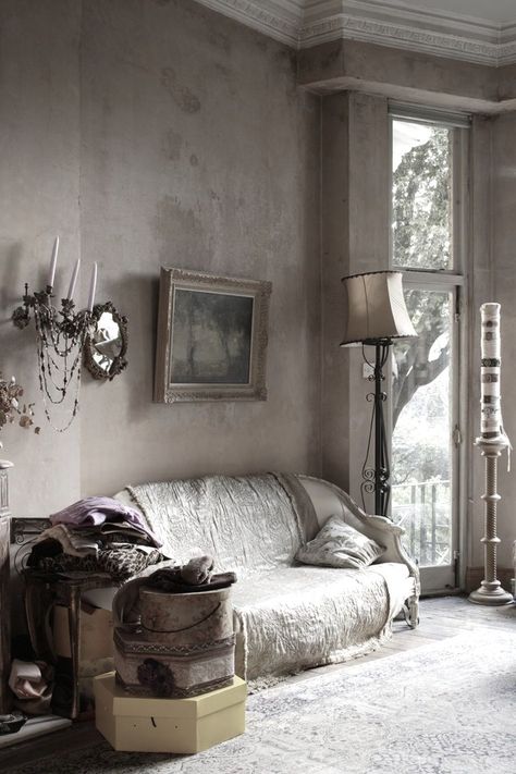 French chateau Eclectic Room, Shabby Chic Interior Design, Loft Wall, Rough Luxe, Bohemian Eclectic, Shabby Chic Interiors, French Grey, A Living Room, Beautiful Interiors