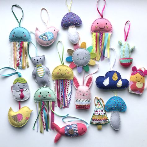 Shirley Rainbow, Fabric Scrap Crafts, Cloth Toys, Felt Crafts Diy, Felt Embroidery, Lavender Bags, A Happy New Year, Felt Decorations, Fabric Craft