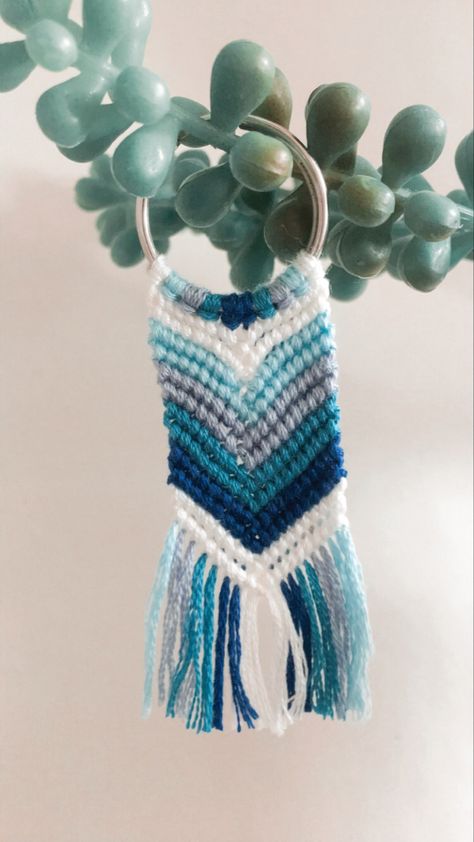 String Keychain Patterns, Embroidery Floss Keychain, Chevron Keychain, String Keychain, String Bracelet Patterns, Cute Friendship Bracelets, Blue Keychain, Thread Bracelet, Blue Weave