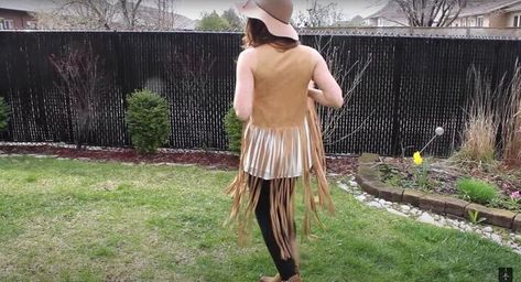 Crop Top Diy Tutorial, Diy Vest, Diy Fringe, Bandana Dress, Diy Crop Top, 70s Costume, Patched Denim Jeans, Fringe Coats, Halloween Traditions