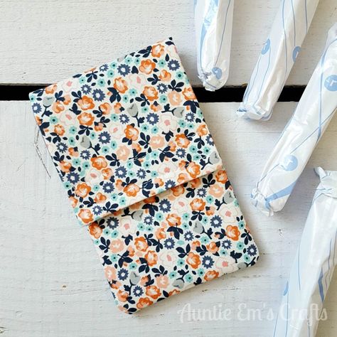 Tampon Pouch Pattern Free, Tampon Holder For Purse, Tampon Pouch, Tampon Holder, Girls Pad, Pads Tampons, Pouch Diy, Pouch Sewing, Sanitary Pads