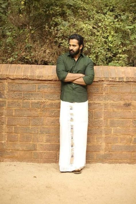 Pancha Outfits Men, Kerala Traditional Dress For Men, Kerala Traditional Dress, Unni Mukundan, Kerala Trip, South Fashion, Onam Outfits, Silk Shirt Men, Guys Fashion Casual