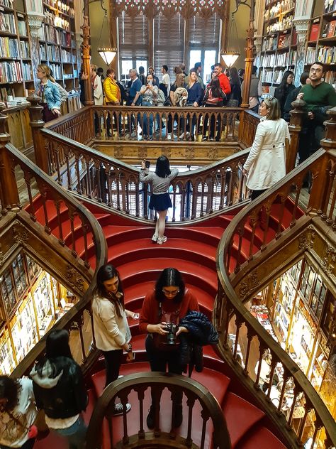 Livraria Lello (Lello Library) Rumor that it that J.K. Rowling was inspired to write Harry Potter from this library. Porto, Portugal. 2020 Livraria Lello, J K Rowling, Porto Portugal, Dream Big, Good Vibes, Harry Potter, Portugal, Wall, Travel