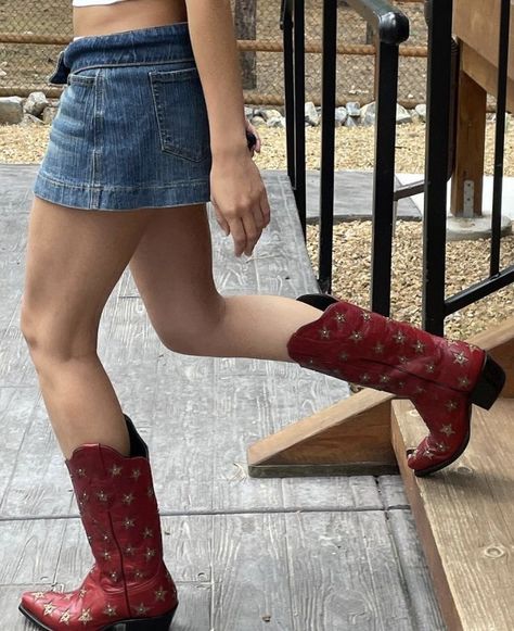 Willa Grant, Elsie Silver, Americana Aesthetic, Cowgirl Aesthetic, I'm With The Band, Vintage Americana, Cowgirl Boots, Country Girls, Fitness Inspo