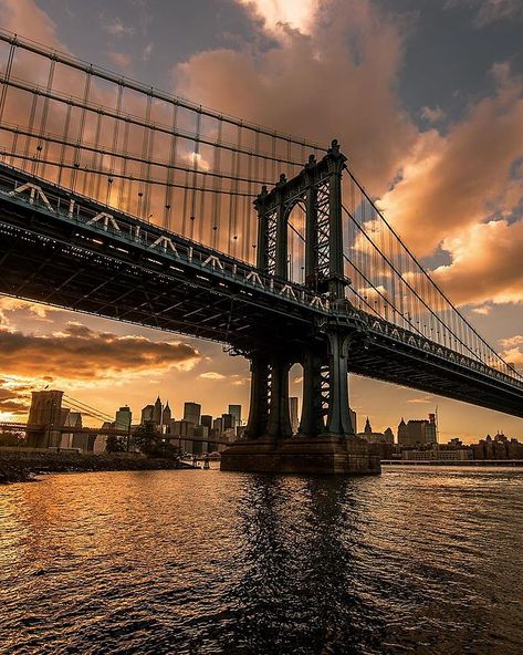 Manhattan Bridge Aesthetic, Manhattan Bridge Photography, Brooklyn Bridge Pictures, New York Bridge, Nyc Projects, Evening Sunset, Bridge Photography, Photoshop Design Ideas, Visit New York City