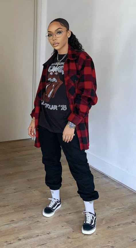 Female Urban Outfits, Urban 90s Fashion, Christmas Streetwear Outfit, Pretty Tomboy Outfits, Flannel And Hoodie Outfits Women, Comfy College Outfit Winter, Vans Work Outfit, Womens Joggers Outfit Casual, Casual Winter Outfits Plus Size