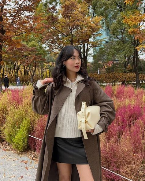 Autumn Outfits In China, Autumn Leaves Outfit, Korean Autumn Outfit Aesthetic, Seoul Outfits Fall, Japan In Autumn Outfit, Seoul Fall Aesthetic, Autumn Outfits In Korea Seoul, Autumn Outfit Korea, Japan Outfit Fall Season