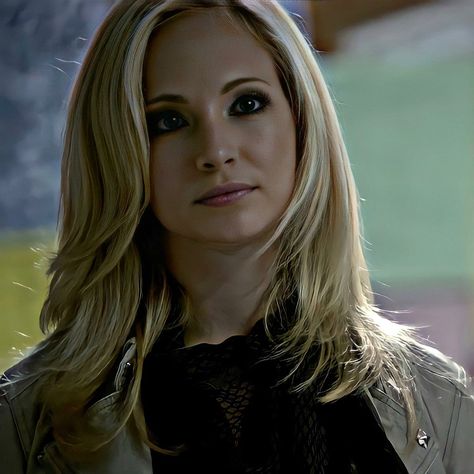 Caroline Forbes Makeup, Tvd Caroline, Tvd Dr, Tvdu Cast, Twd Comics, Tvd Universe, Candice King, Cool Braid Hairstyles, Cool Braids