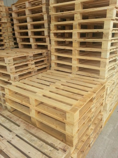 Shipping Pallets, Animation Illustration, Graphics Animation, Show Room, 14th Birthday, Wooden Pallets, Dream Board, Motion Graphics, Fashion Set