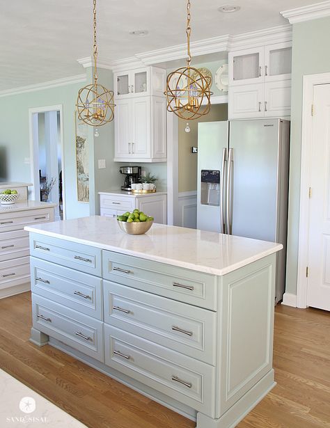 Coastal Kitchen Island, Narrow Family Room, Coastal Kitchen Design, Beach Kitchens, White Kitchen Island, Beach House Kitchens, Kitchen Wall Colors, Oyster Bay, Cottage Ideas