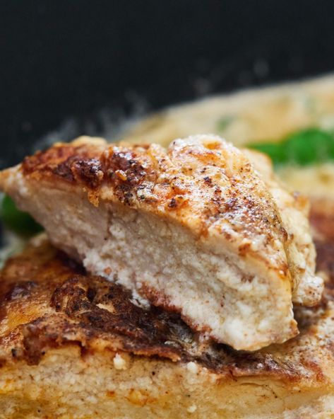 Chicken Breast In Creamy Truffle Sauce[Video] - Delice Recipes Truffle Chicken, Truffle Chicken Recipe, Truffle Sauce Recipe, Truffle Oil Pasta, Stove Top Chicken Breast, Hot Sauce Chicken, Truffle Oil Recipes, Stove Top Chicken, Truffle Sauce