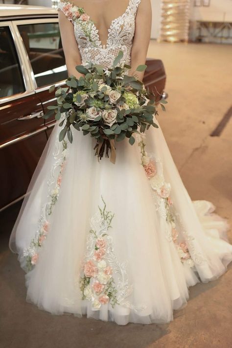 Wedding Dresses Chic, Wedding Dress Rose, Chic Prom Dresses, Unique Wedding Gowns, Tulle Wedding Gown, Wedding Dresses With Flowers, V Neck Wedding Dress, Princess Ball Gowns, Ivory Wedding Dress