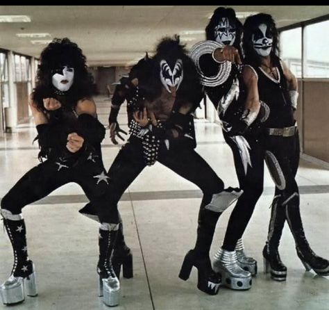 Kiss Artwork, Punk Concert, Eric Singer, Detroit Rock City, Kiss Concert, Concert Ideas, Kiss Images, Kiss Members, Eric Carr