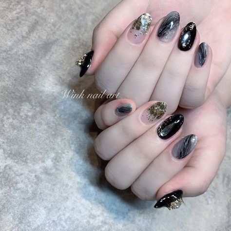 Nail Art Hitam Simple, Nail Art Designs Cute Korean, Nail Art Hitam Aesthetic, Nail Art Simple Elegant Beautiful, Nail Art Aesthetic Black, Nail Art Maroon Simple, Korean Nail Art Black, Nailart Maroon, Nail Art Maroon