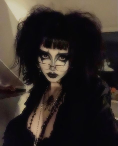 @dixinfernaal instagram Goth Makeup Looks, Trad Goth Makeup, Goth Eye Makeup, Traditional Goth, Goth Subculture, Alt Makeup, Goth Hair, Goth Look, Goth Women