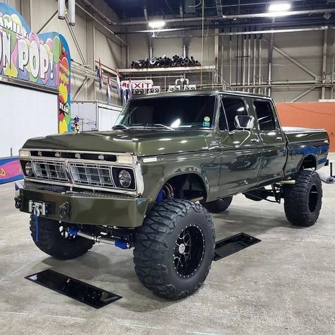 Ford Crew Cab, Big Ford Trucks, Vintage Pickup Trucks, Custom Pickup Trucks, Old Ford Trucks, Classic Ford Trucks, Chevrolet Pickup, Jacked Up Trucks, Classic Pickup Trucks